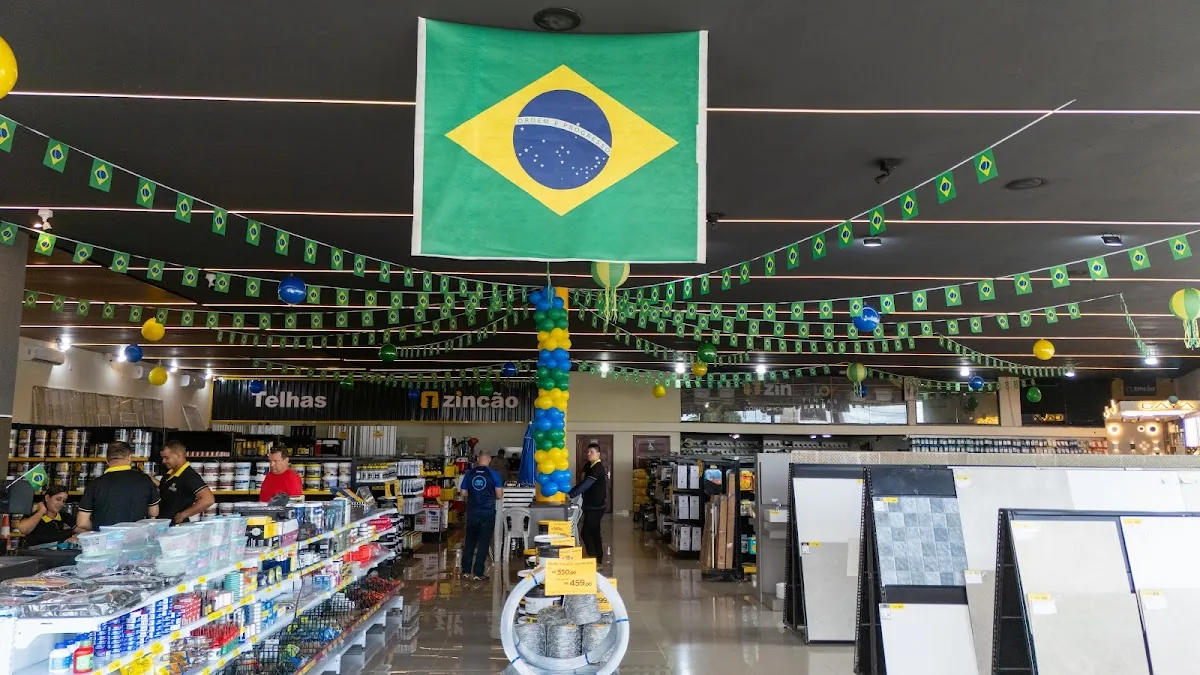 O corredor central da matriz, na COHAB